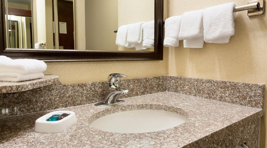 Drury Inn Suites St Joseph — Bathroom