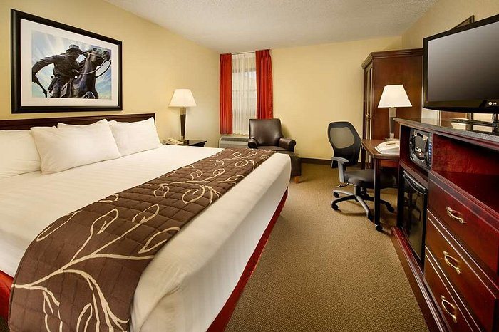 Drury Inn Suites St Joseph — Guest room