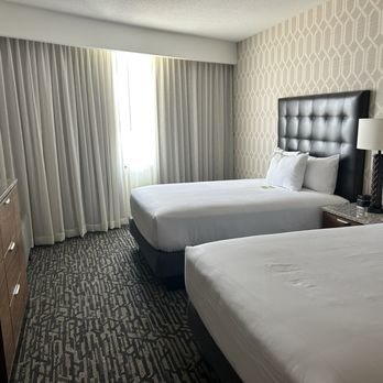 Drury Plaza Hotel Dallas Arlington — Guest room