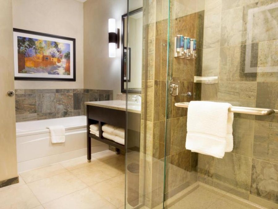 Drury Plaza Hotel in Santa Fe Santa Fe New Mexico — Bathroom
