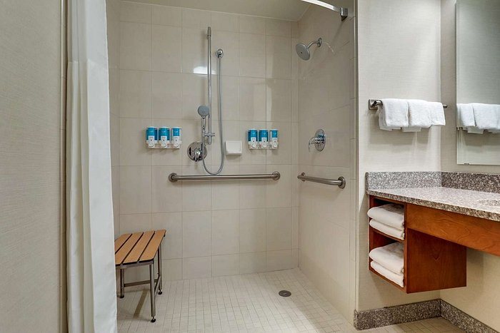 Drury Plaza Hotel Mt Vernon — Bathroom