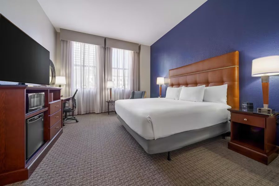 Drury Plaza Hotel New Orleans — Guest room