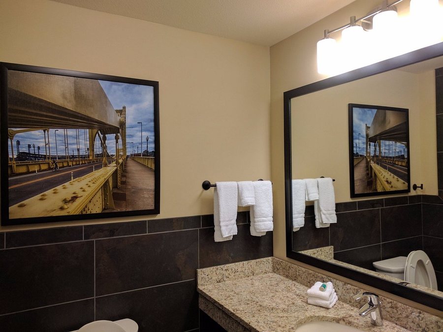 Drury Plaza Hotel Pittsburgh Downtown Pittsburgh Pennsylvania — Bathroom