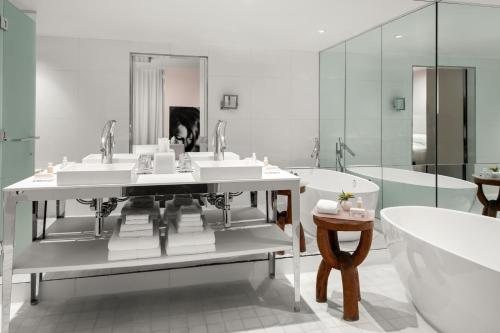 Dua Miami Autograph Collection Miami Florida — Bathroom