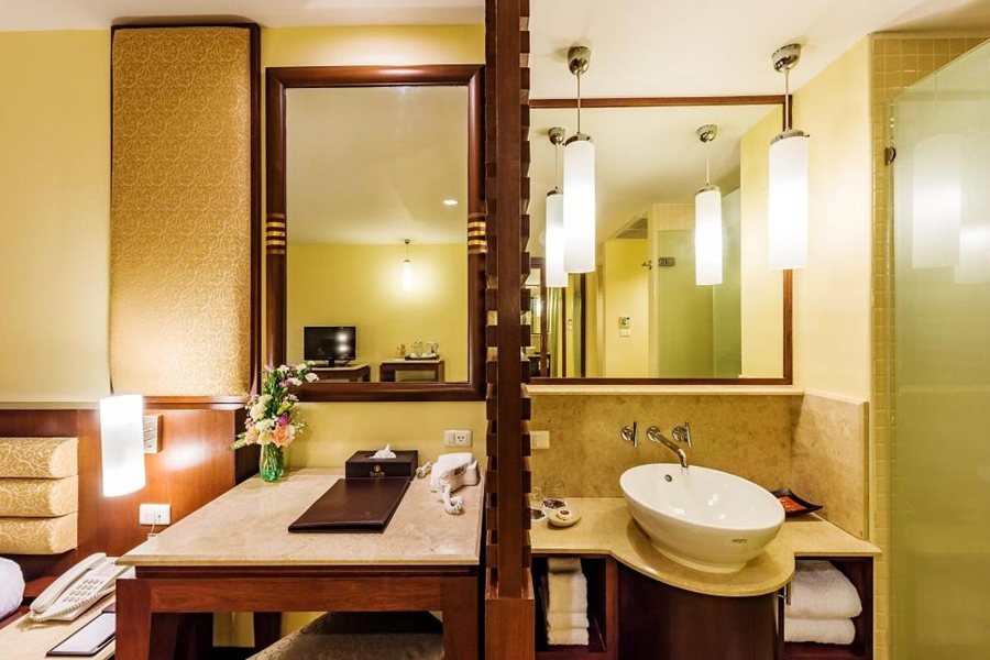 Duangjitt Resort Spa — Bathroom