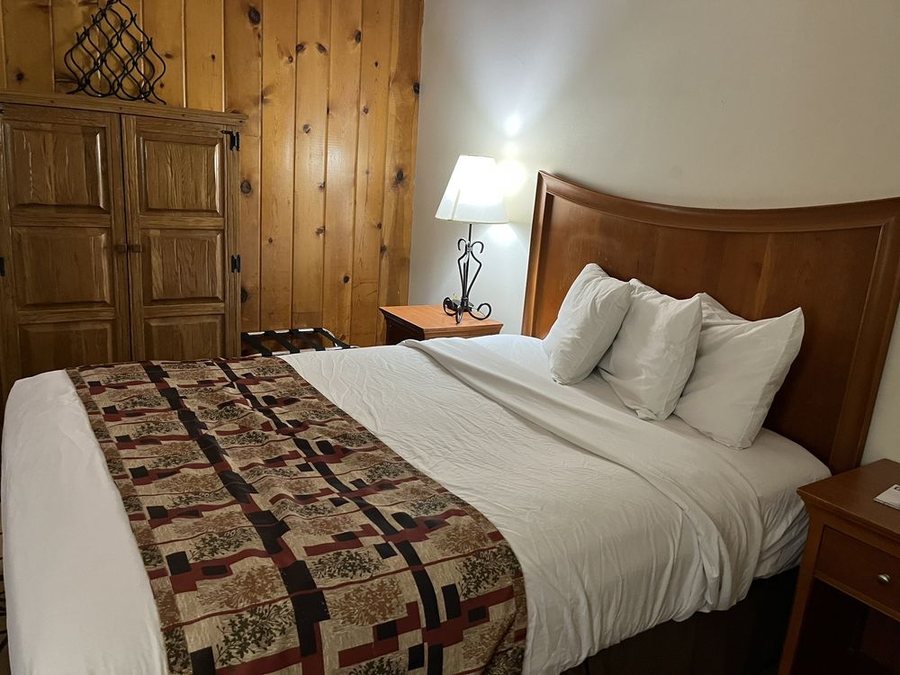 Dude Rancher Lodge — Guest room