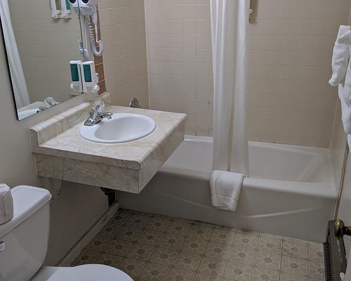 Dude Round Up Motel — Bathroom