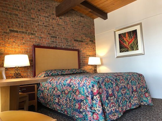 Dunes Inn — Guest room