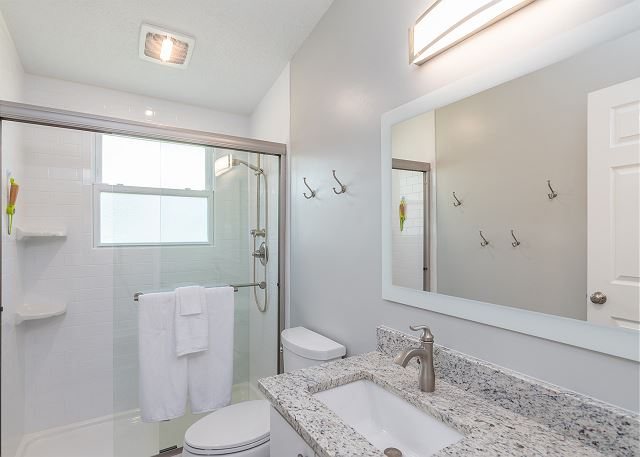 Dunes Inn Suites — Bathroom