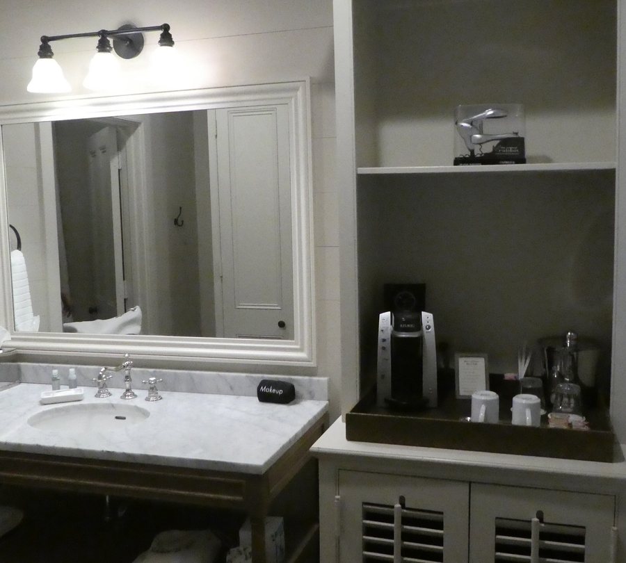 Dunleith Historic Inn Natchez Mississippi — Bathroom