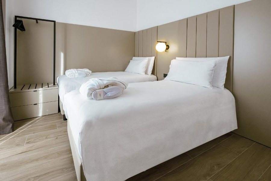 DUOMO SMART SUITES — Guest room