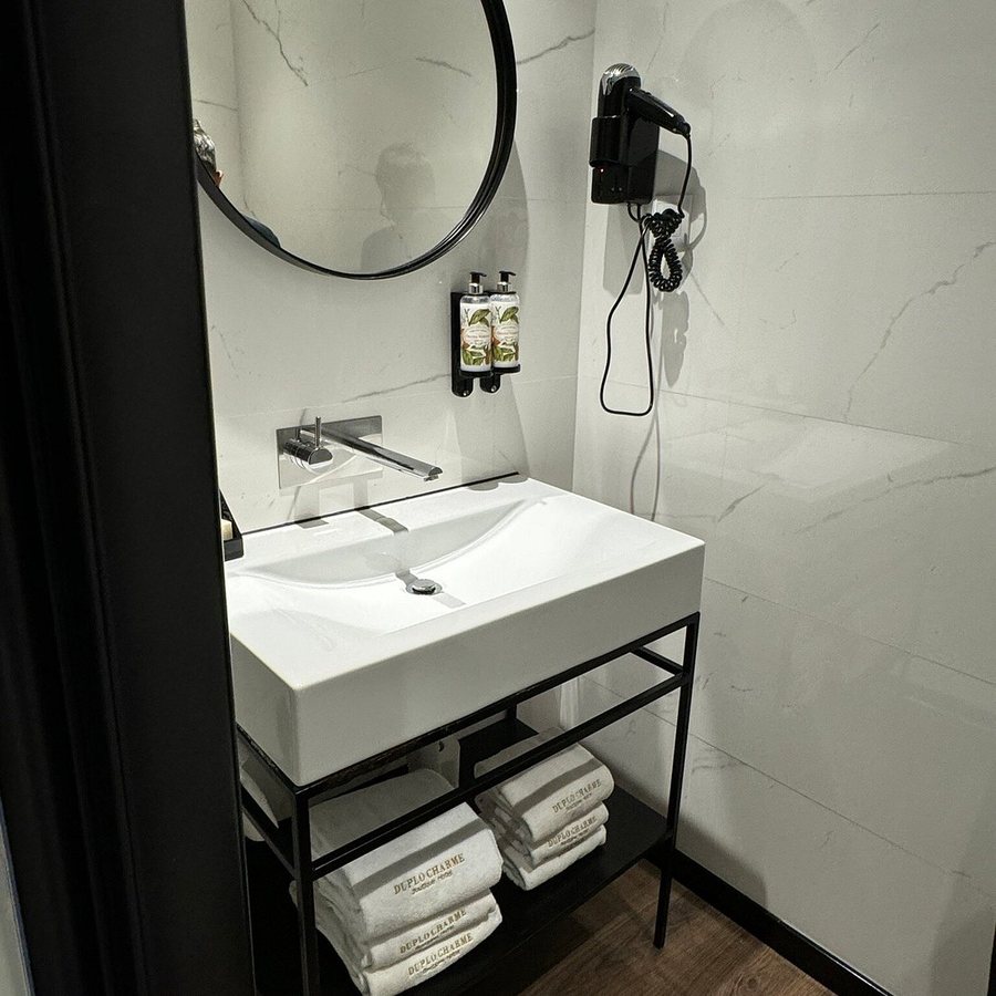 Duplo Charme Boutique Hotel — Bathroom