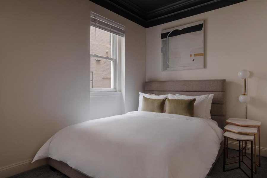 Dupont Circle Embassy Inn By Found — Guest room