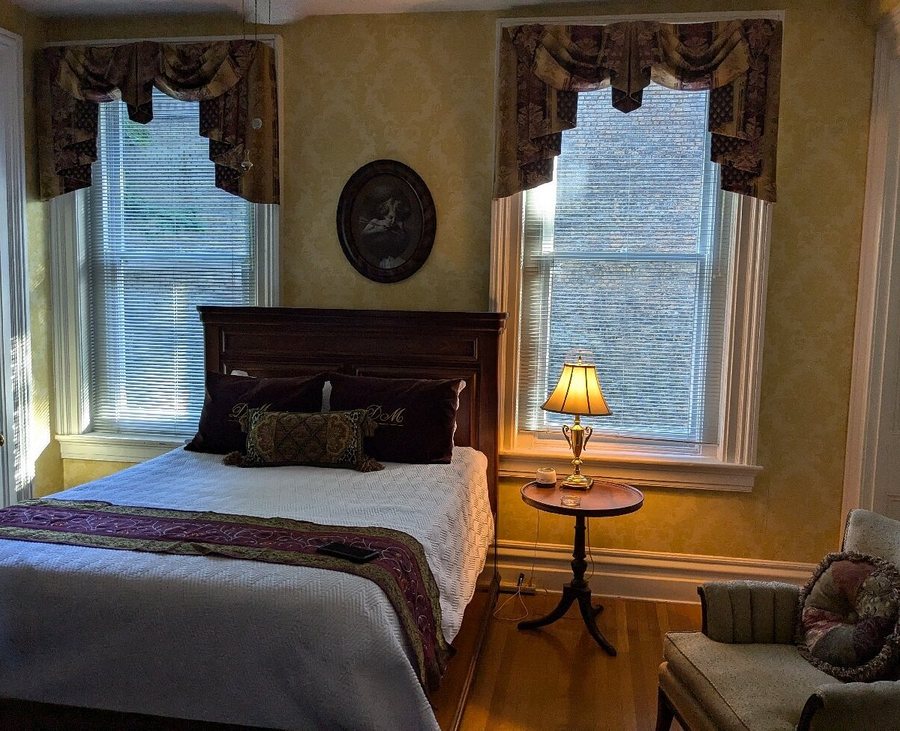 Dupont Mansion B B — Guest room