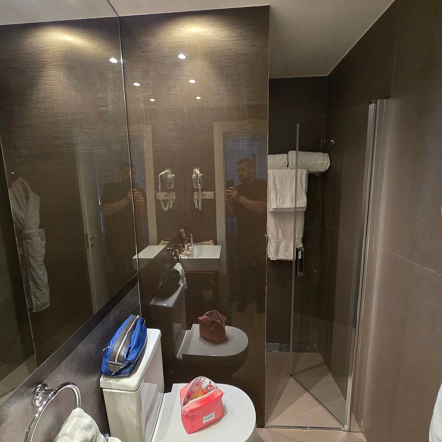 Duquesa Suites Landmark Hotel by Grup Duquessa Barcelona Catalonia — Bathroom