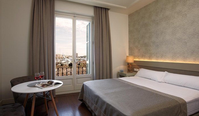 Duquesa Suites Landmark Hotel by Grup Duquessa Barcelona Catalonia — Guest room
