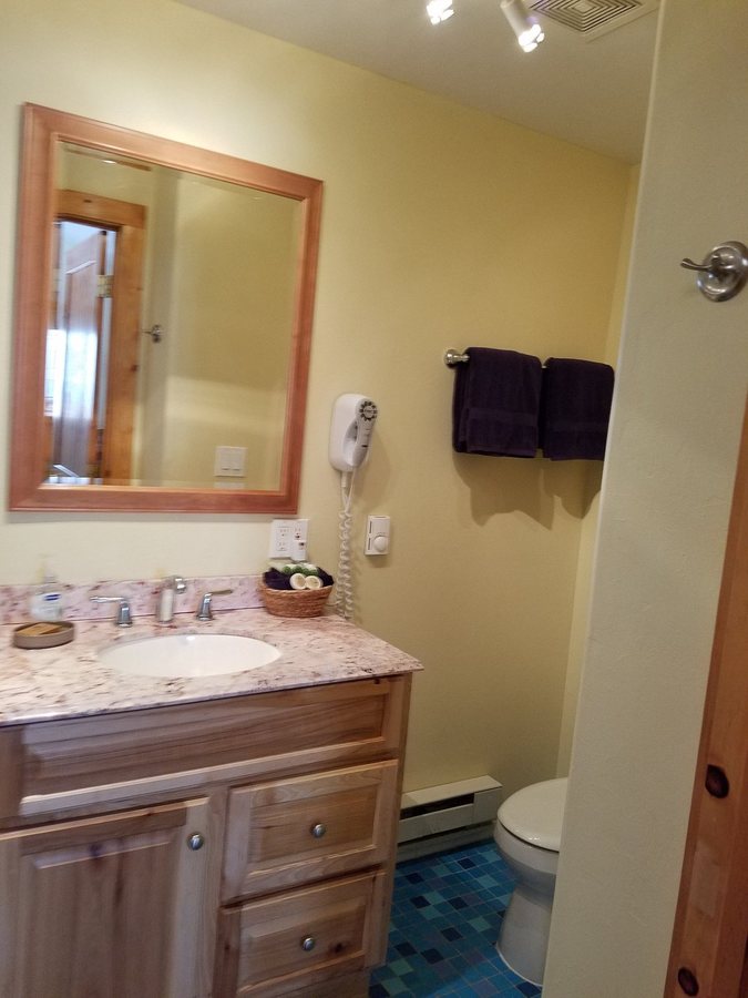 Durango Hot Springs Resort Spa — Bathroom