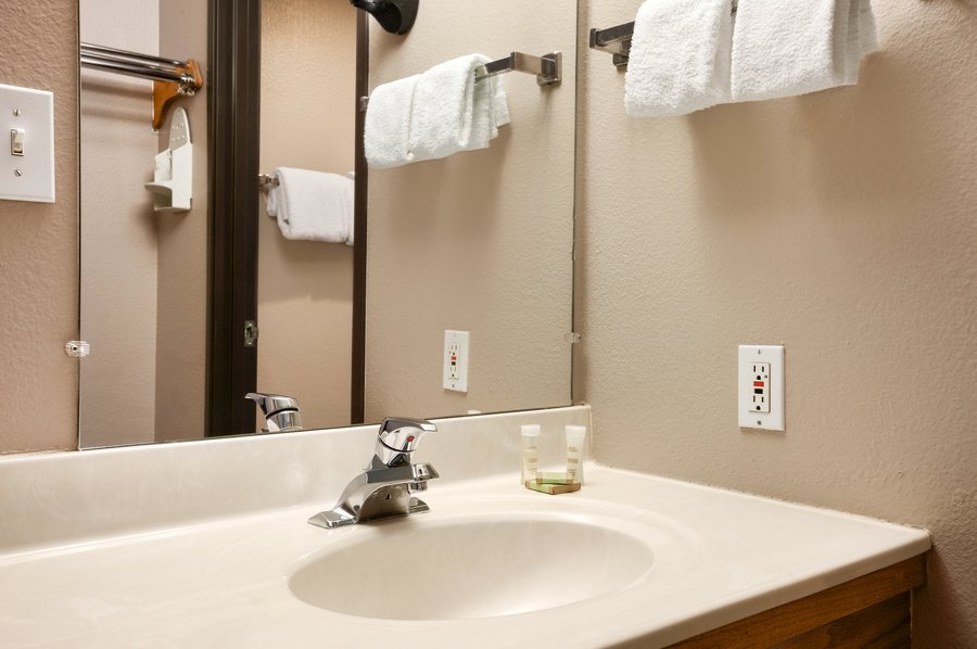 Durango Lodge — Bathroom