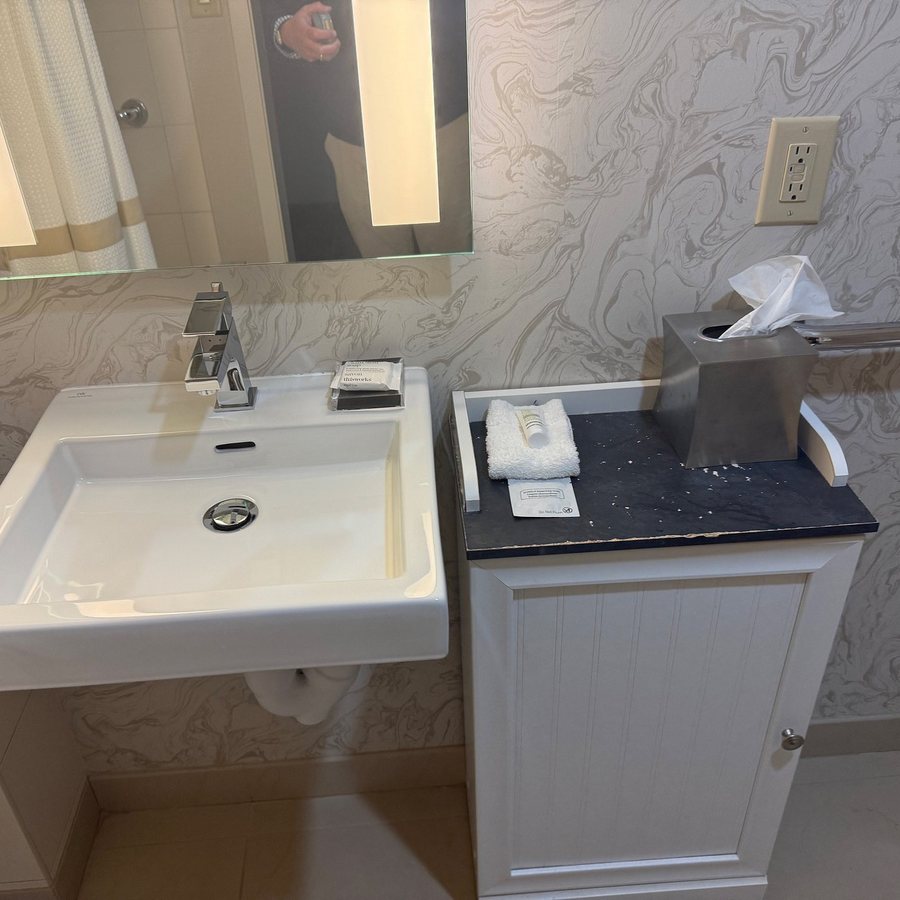 Durham Marriott City Center — Bathroom