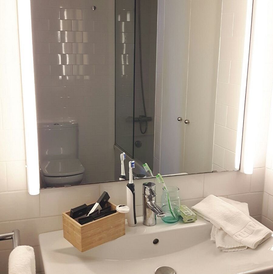 Durlet Beach Apartments Barcelona Catalonia — Bathroom