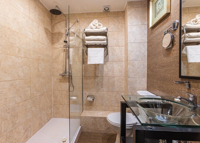 Durrants Hotel — Bathroom