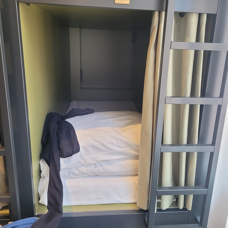Durty Nelly s Inn — Guest room