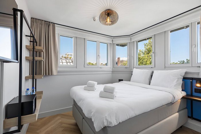 Dutch Design Hotel Vondelpark — Guest room