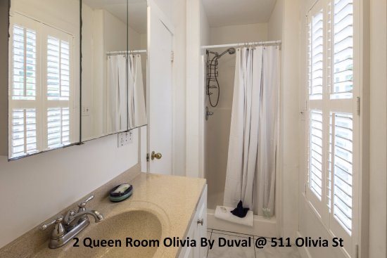 Duval Inn — Bathroom