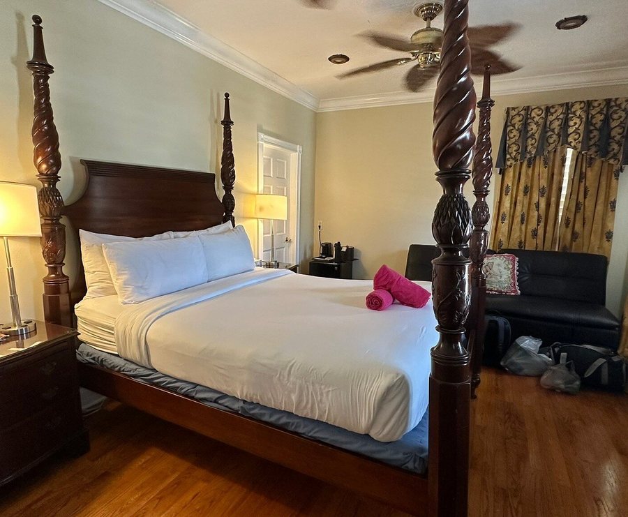 Duval Inn — Guest room
