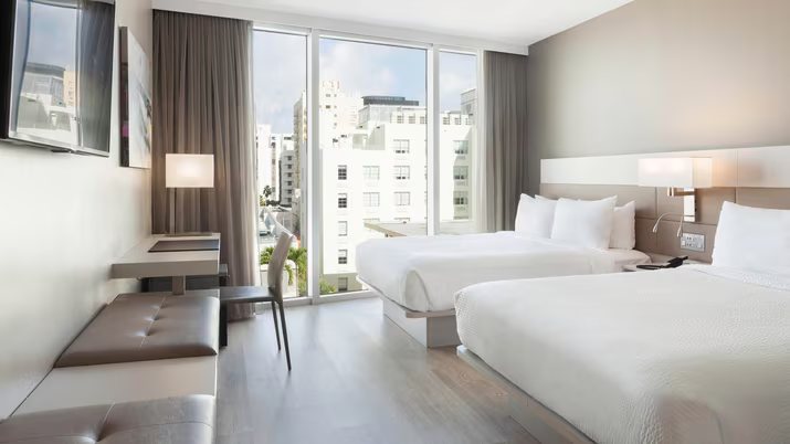 DW Oceanfront Resort Miami Beach Florida — Guest room