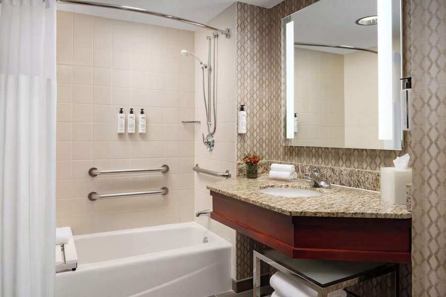 Eagle Bluff Resort — Bathroom