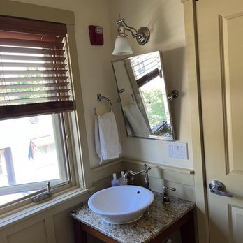 Eagle Harbor Inn — Bathroom