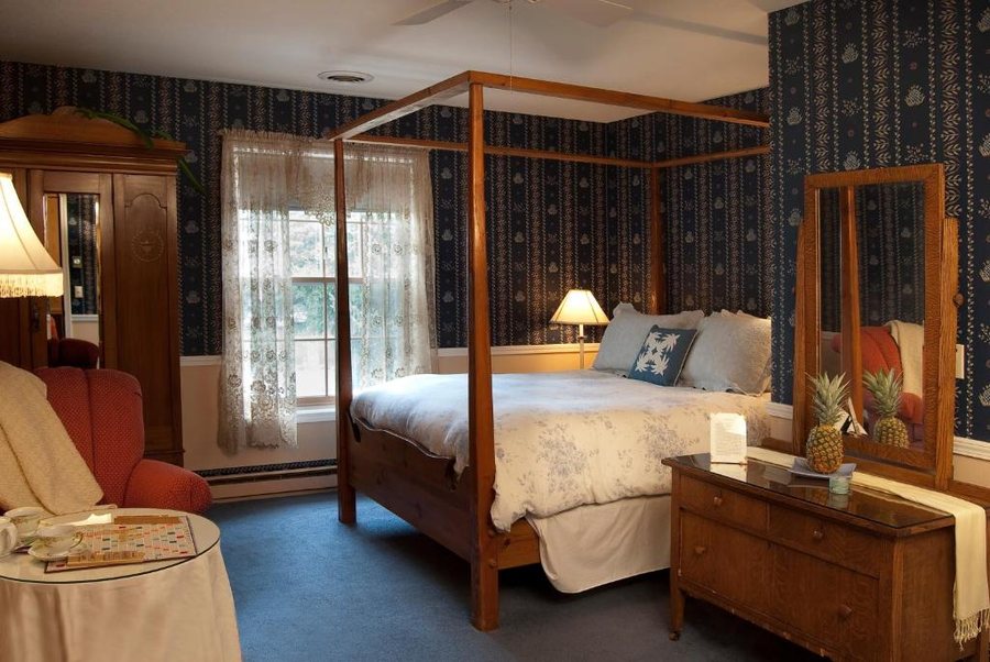 Eagle Harbor Inn — Guest room