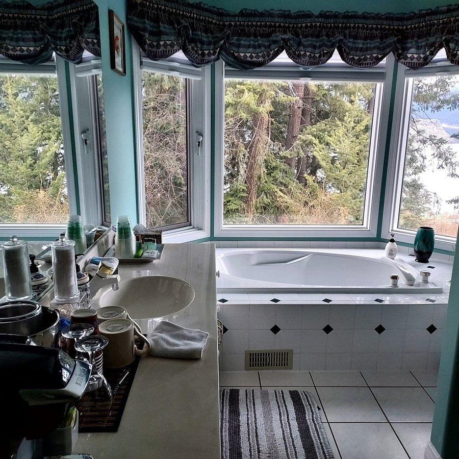 Eagle Nest Lodge — Bathroom
