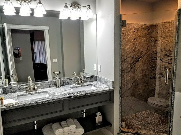 Eagle Point Resort By Beaver Creek Mountain Lodging — Bathroom