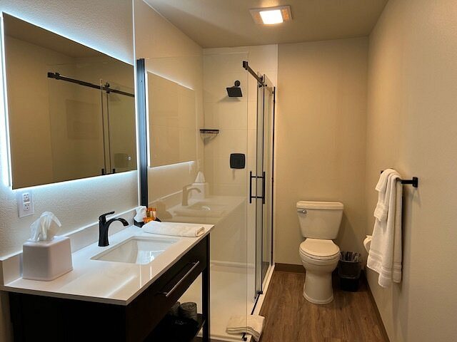 Eagle River Lodge — Bathroom