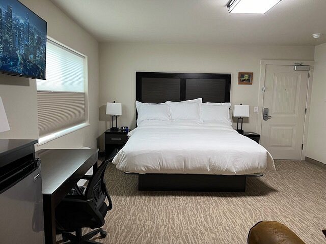 Eagle River Lodge — Guest room