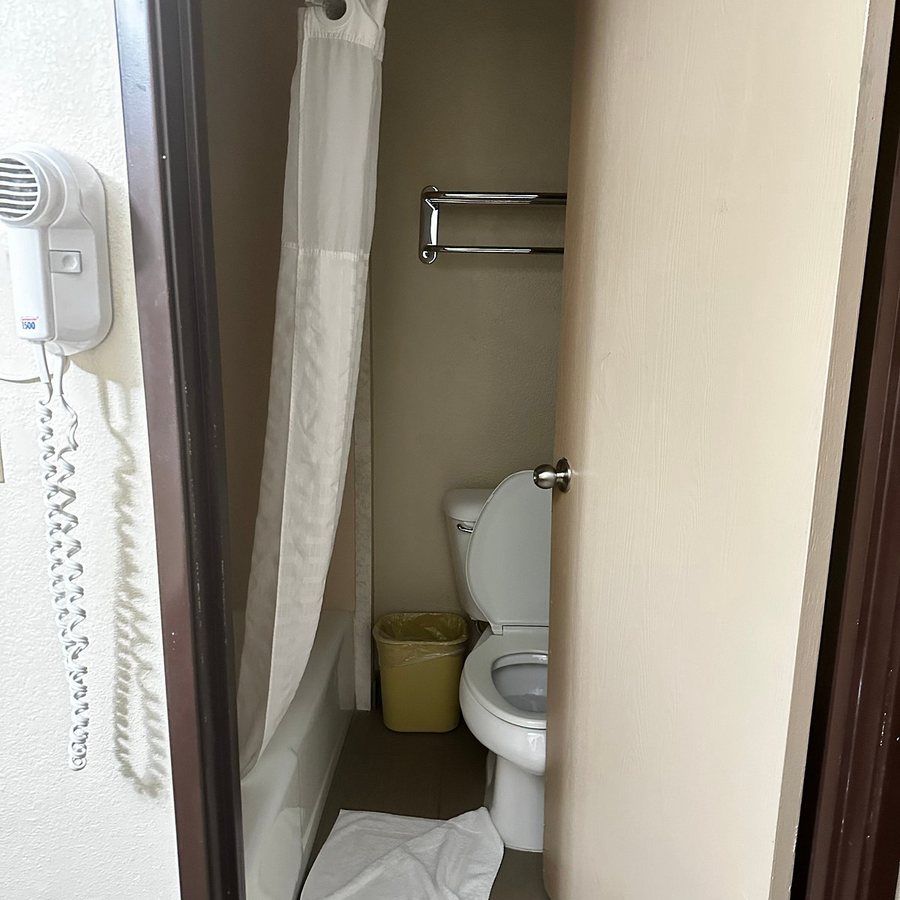 Eagle Rock Motel Los Angeles California — Bathroom