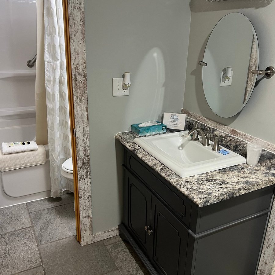 Eagle s Lodge Motel — Bathroom