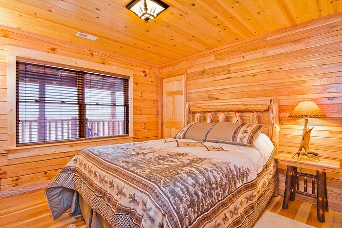 Eagle Wings Lodge — Guest room