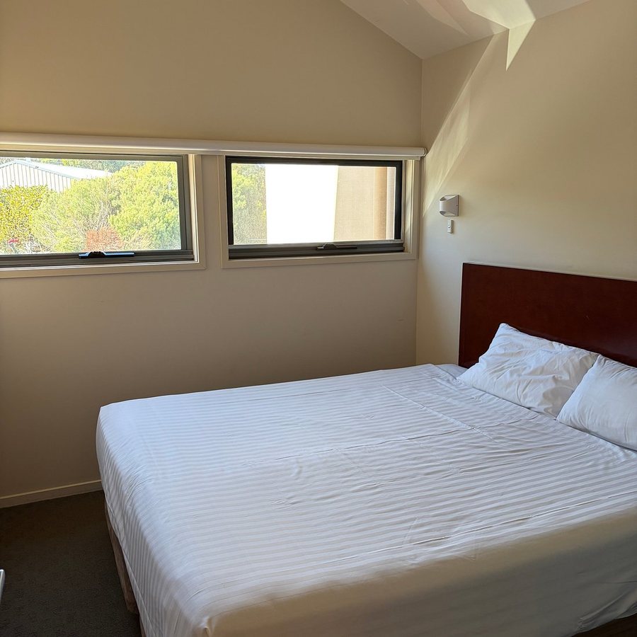 Eaglehawk Pavilions — Guest room