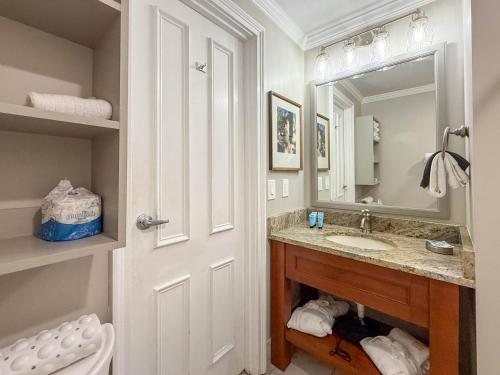 East Bay Inn — Bathroom