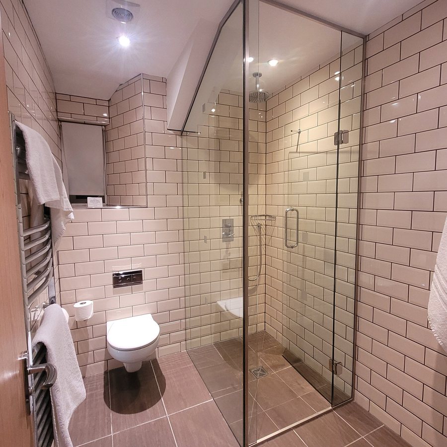 East Claremont Guesthouse — Bathroom