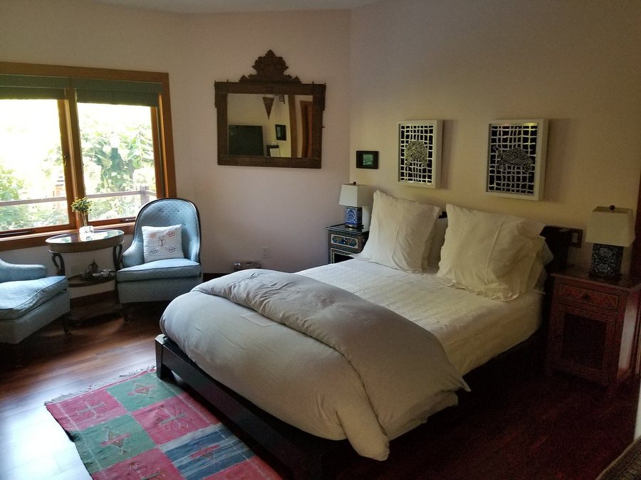 East Hampton Art House Bed and Breakfast — Guest room