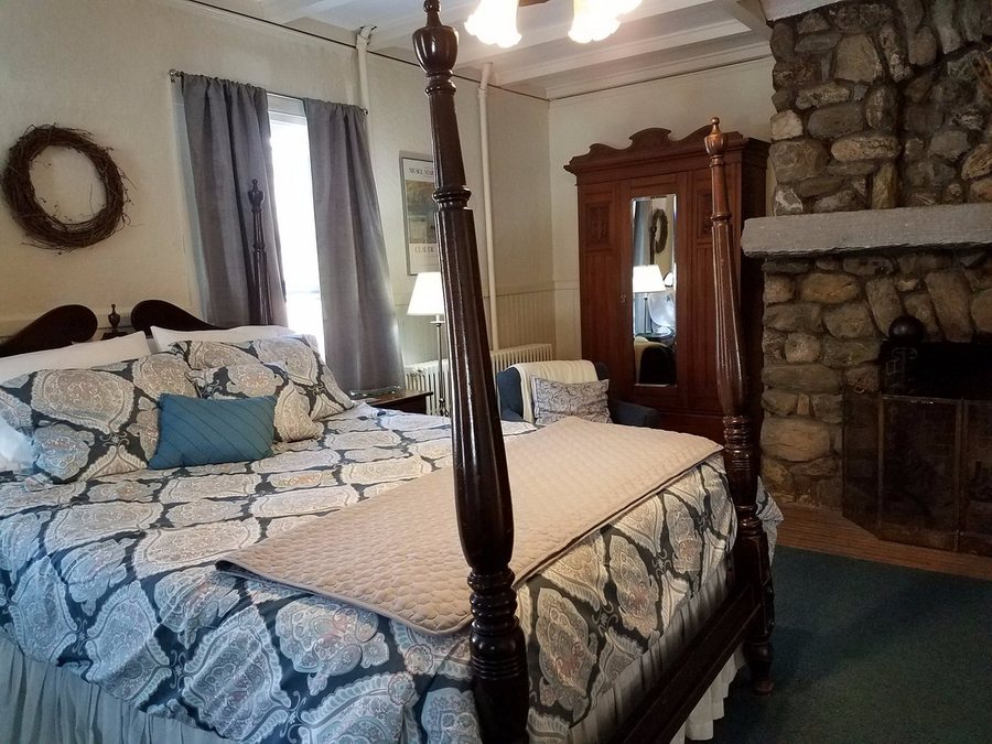 East Rock Inn — Guest room