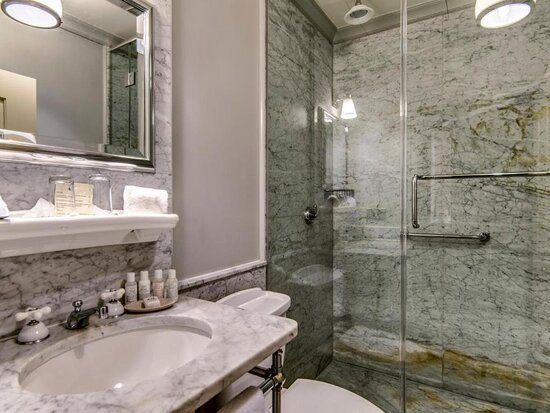 East Shore Lodging — Bathroom
