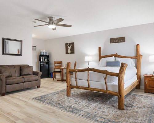 East Shore Lodging — Guest room