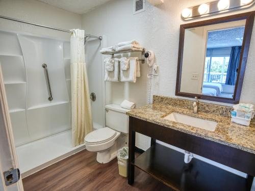 East Shore Resort — Bathroom