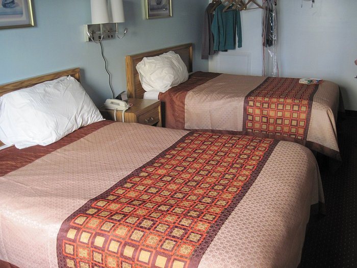 Eastbrook Inn — Guest room