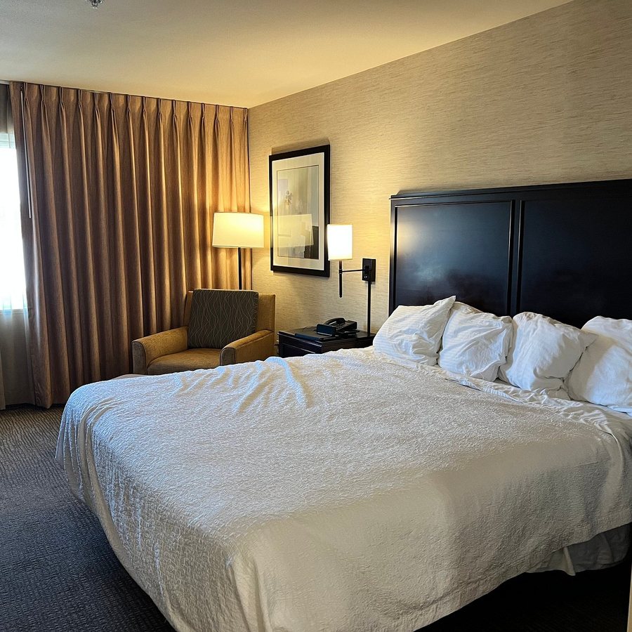 Eastgate Hotel BW Signature Collection Bellevue Washington — Guest room